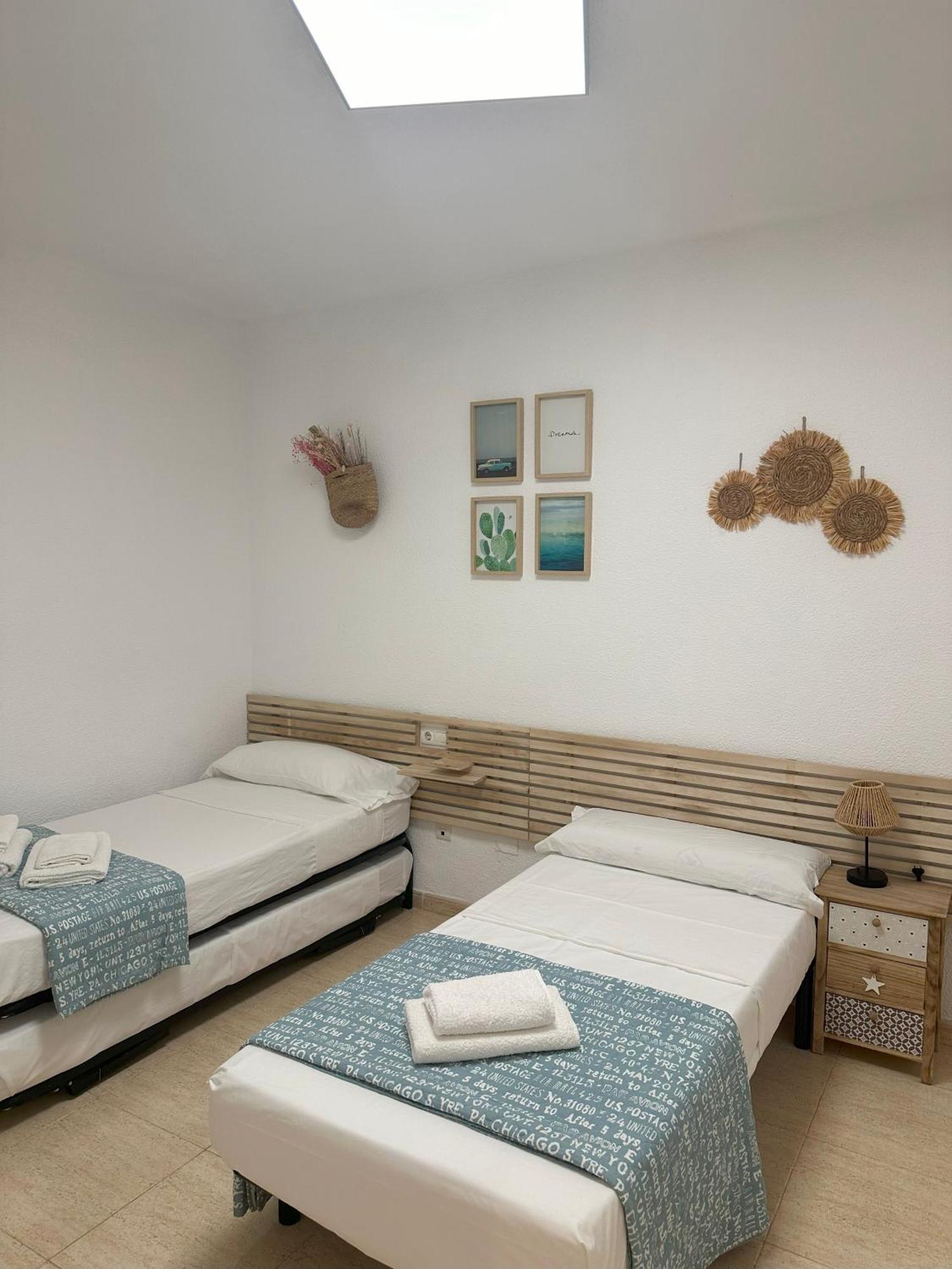 Alicante Beach And Center Exterior photo