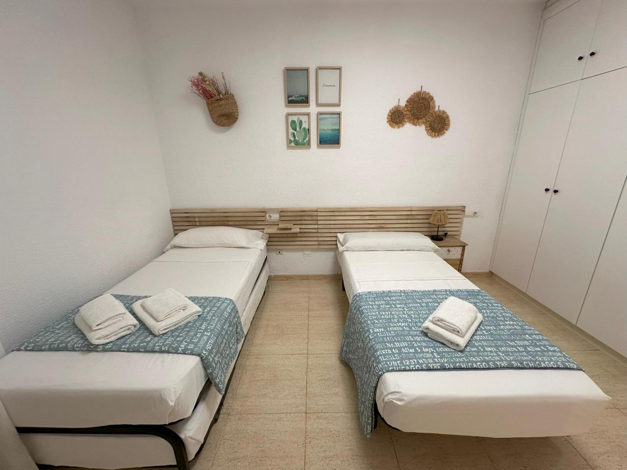 Alicante Beach And Center Exterior photo