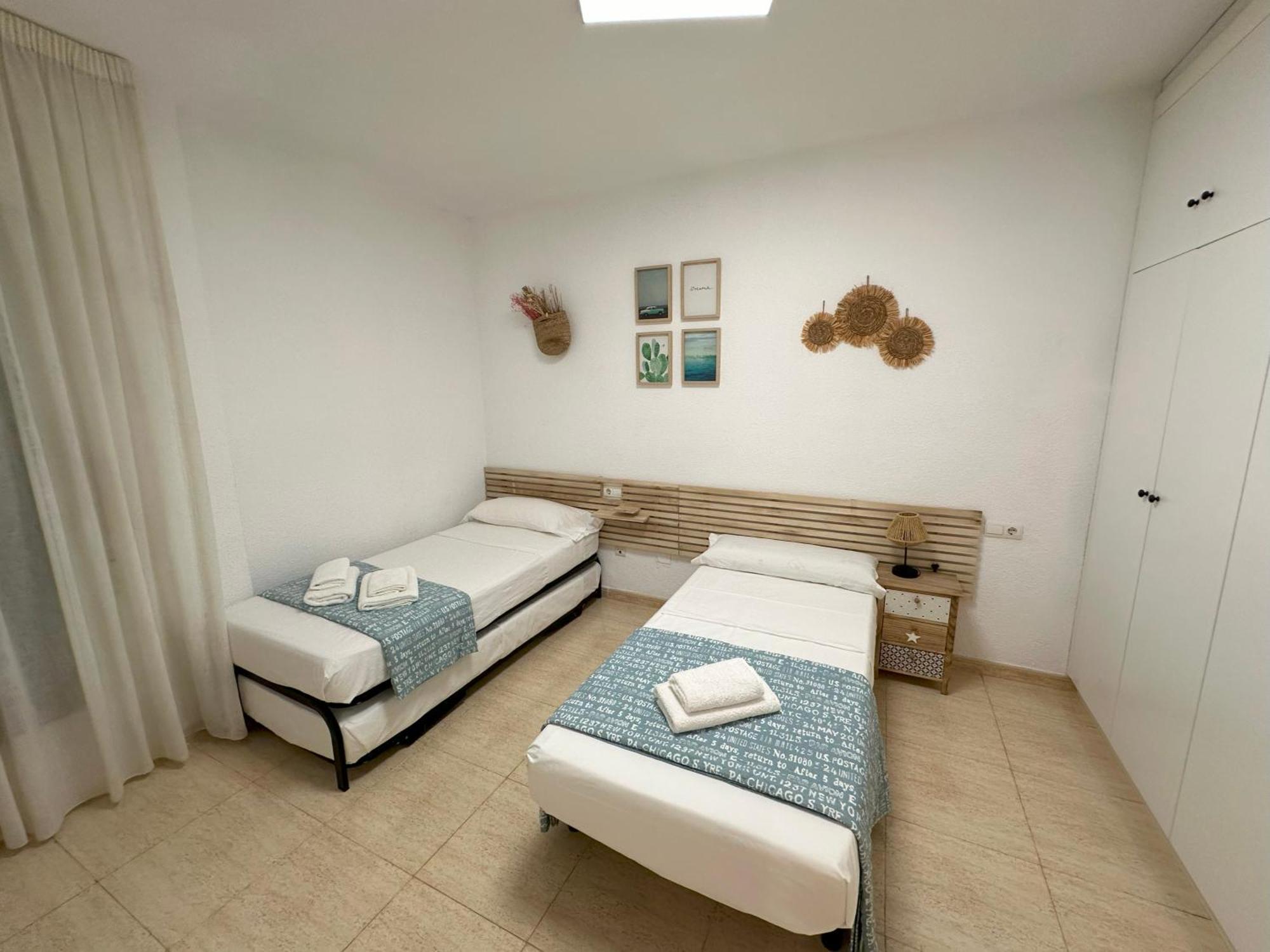 Alicante Beach And Center Exterior photo