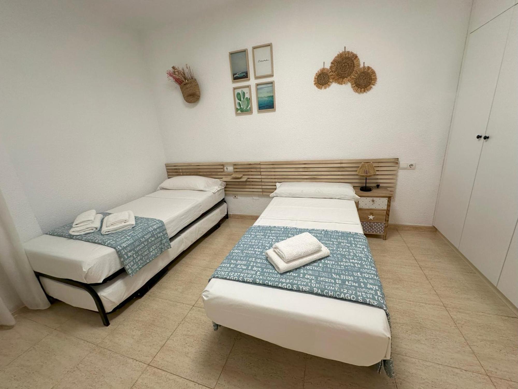Alicante Beach And Center Exterior photo