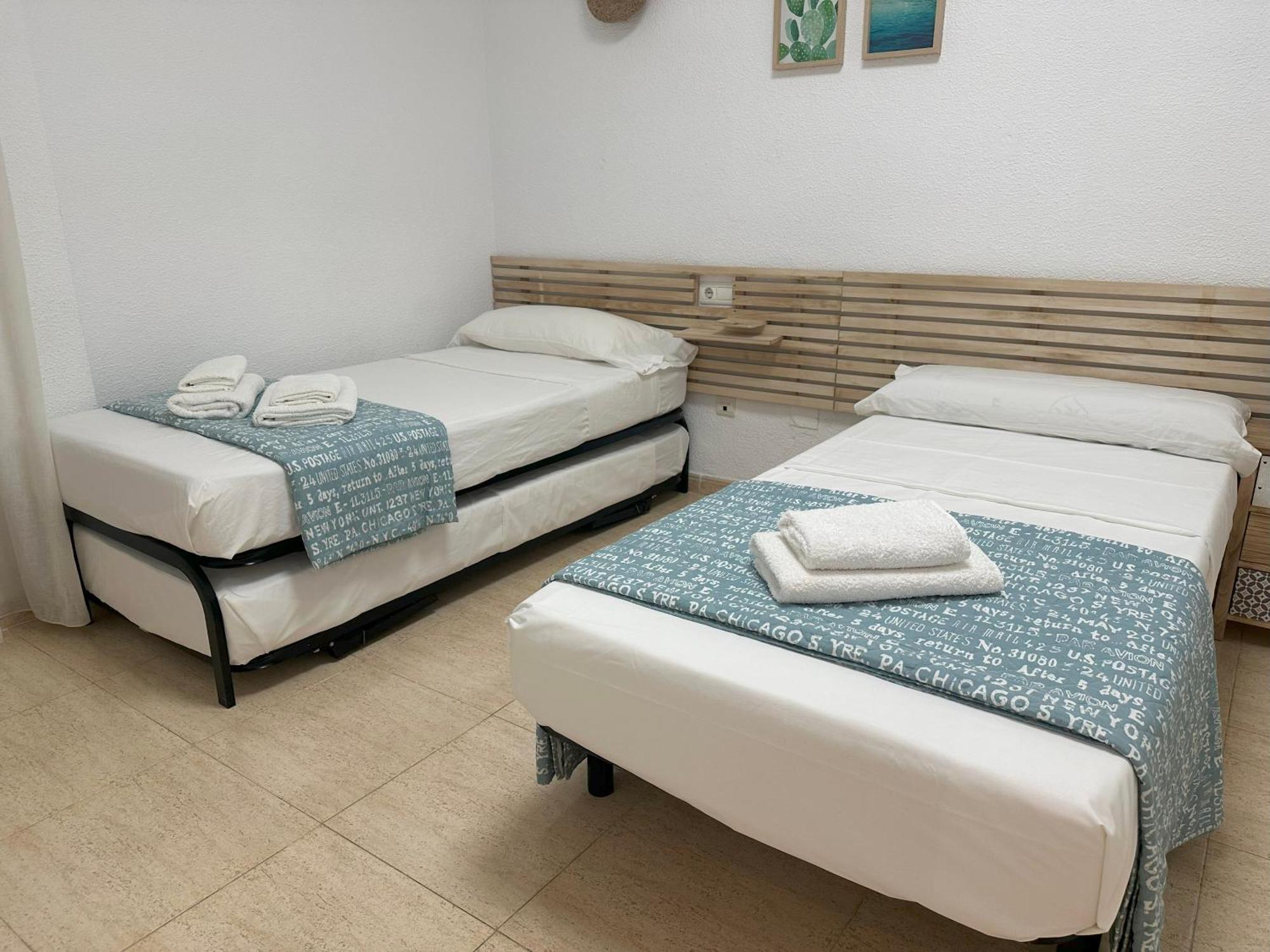 Alicante Beach And Center Exterior photo
