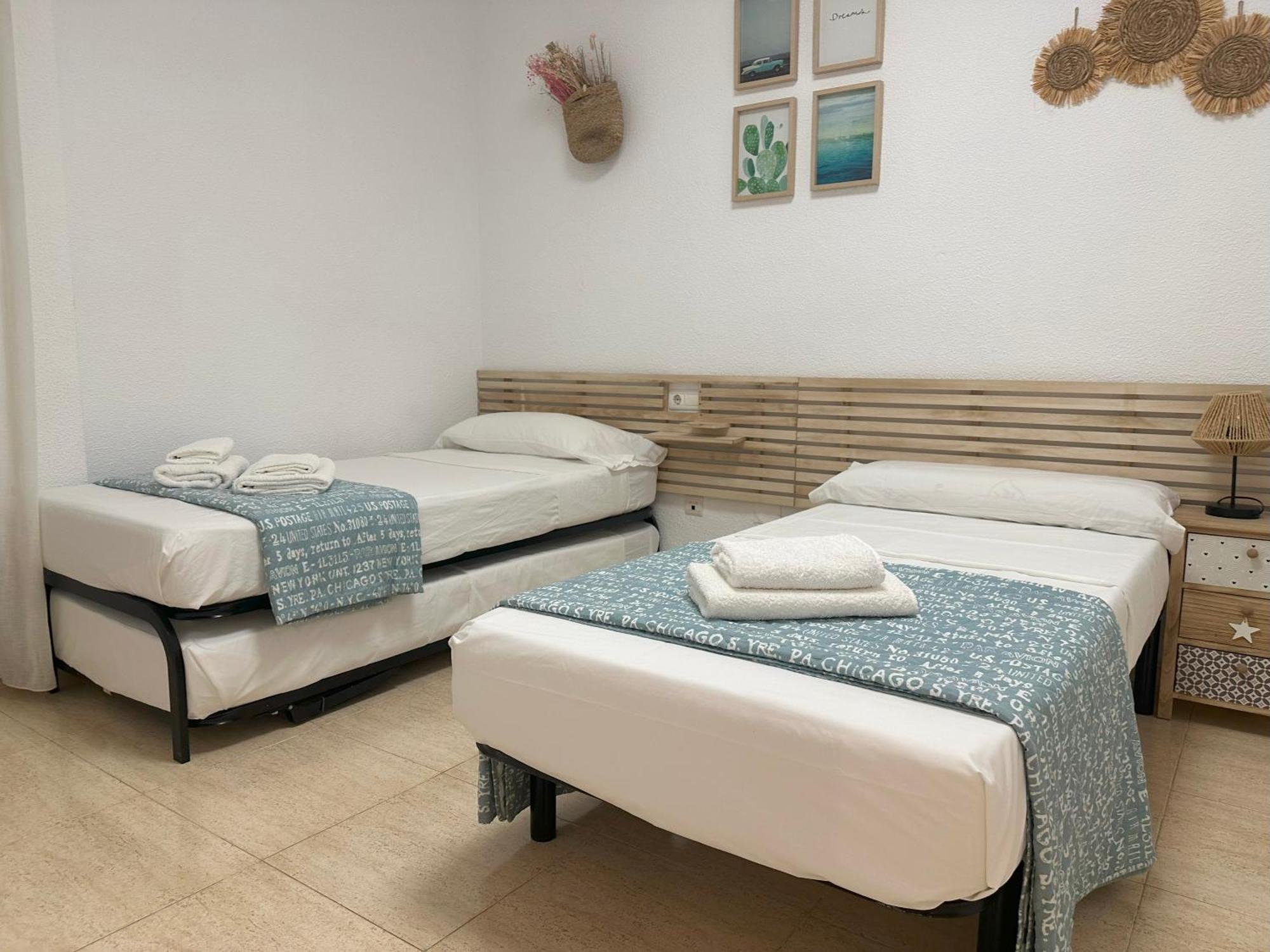 Alicante Beach And Center Exterior photo