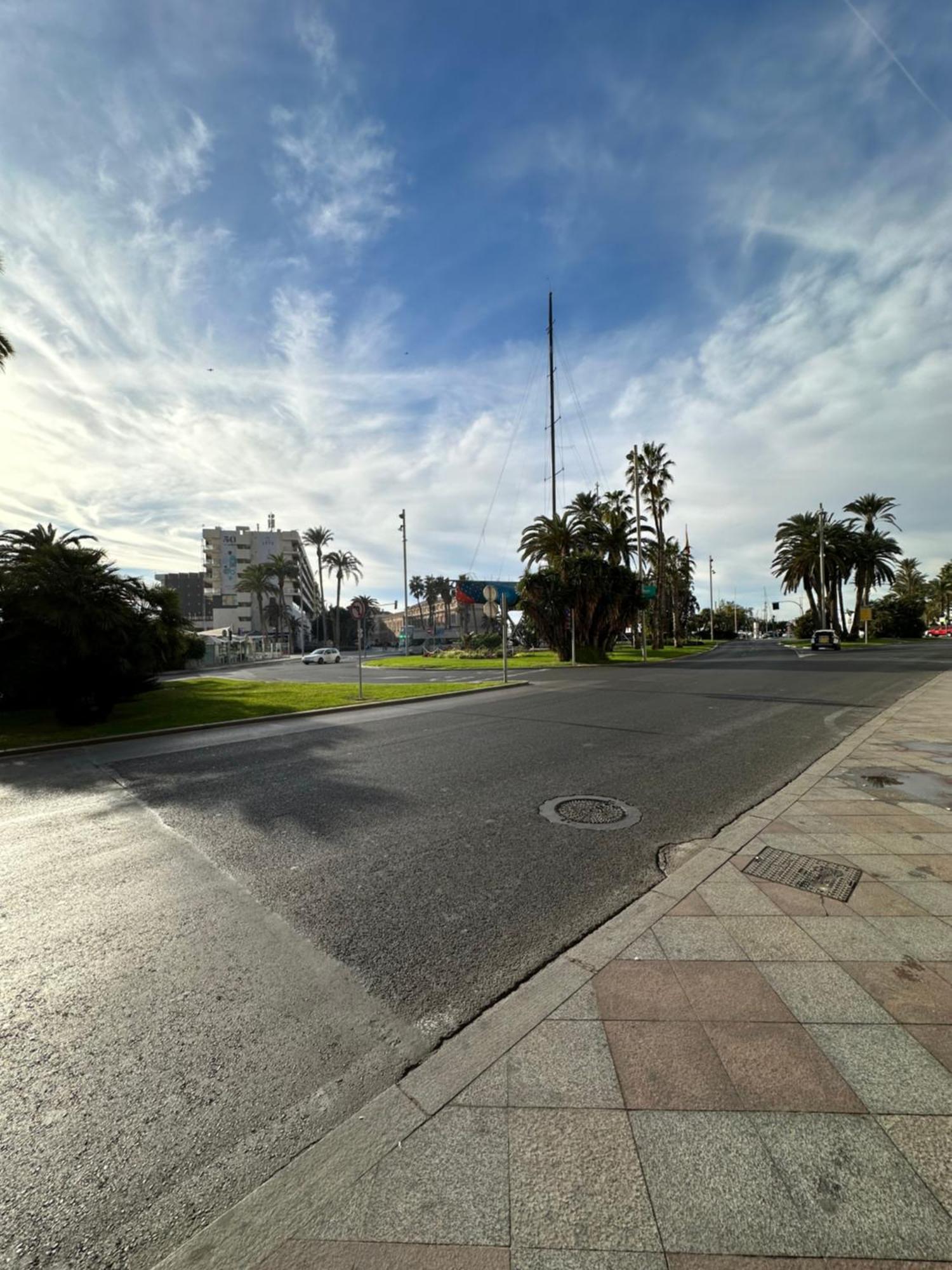 Alicante Beach And Center Exterior photo