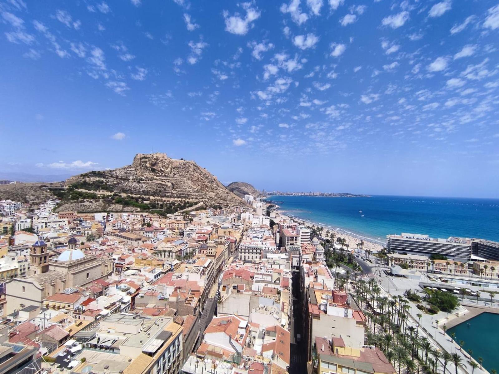 Alicante Beach And Center Exterior photo