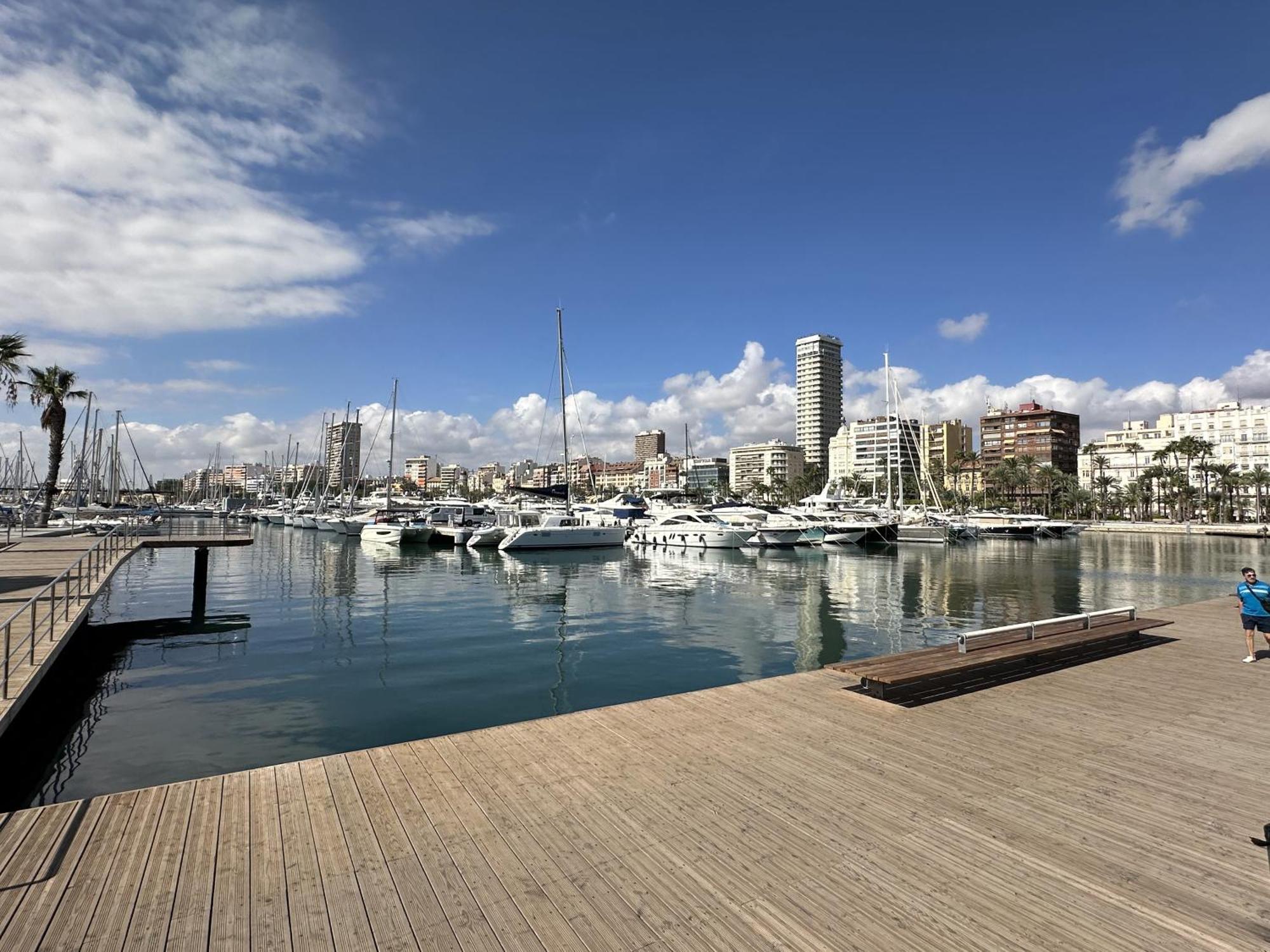 Alicante Beach And Center Exterior photo