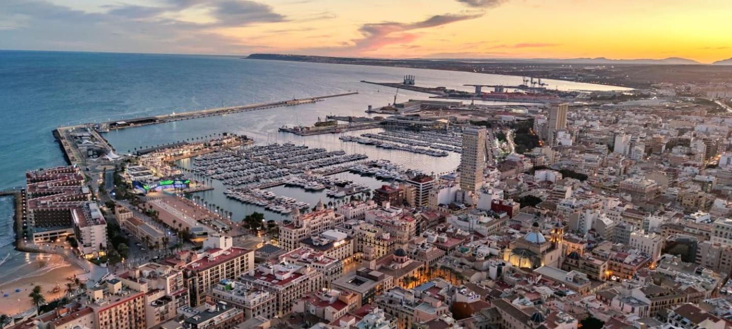 Alicante Beach And Center Exterior photo